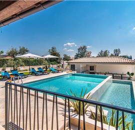7 bedroom villa with pool in Svetvinčenat, sleeps 14